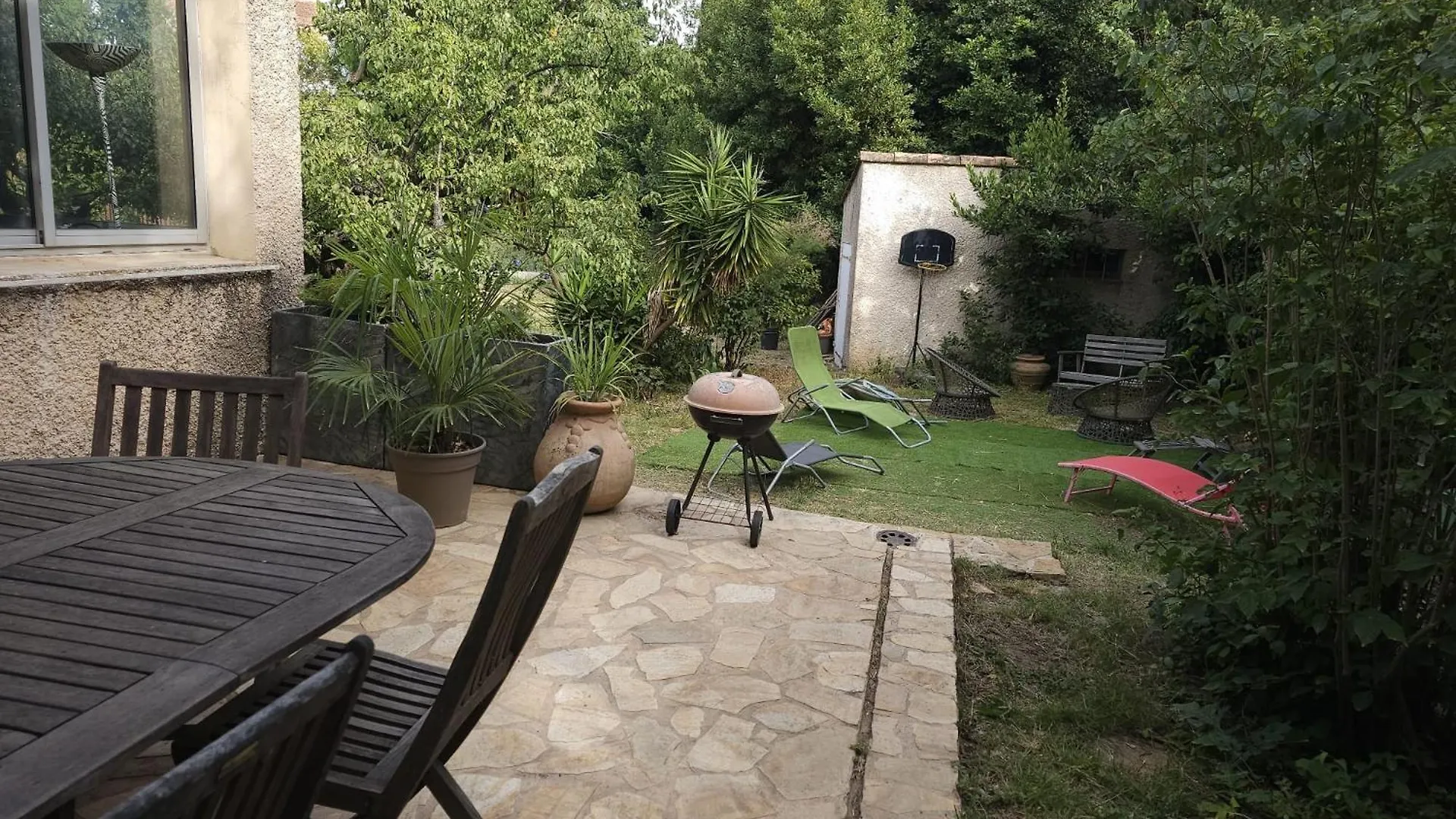 La Villa Toulonnaise-Jardin-Espace contacts